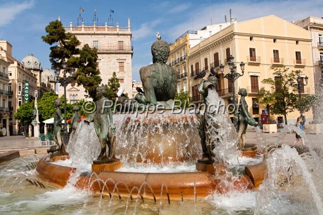 espagne valence 06.JPG - Fontaine de la Place de la Vierge, Valence, Espagne